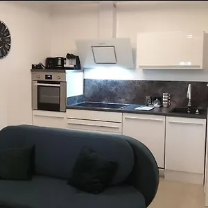 https://apartment-mit-schner-moderner-einrichtung.topcolognehotels.com